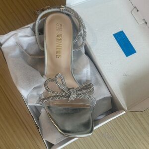 (NEW & IN BOX) DREAMPAIRS Silver Women's Double Bowknots Crystal Sandals